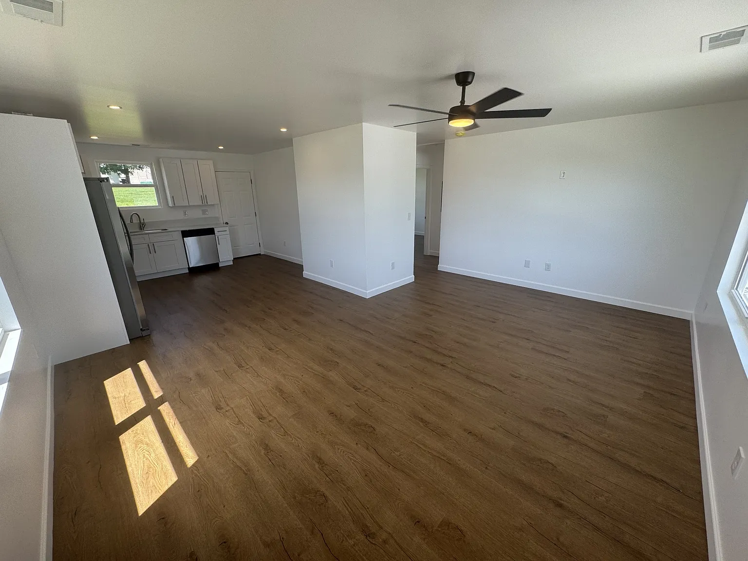 2 bed, 1.0 bath, 1127 sqft, $1,300 — Photo 3