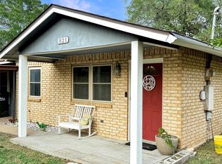 821 S Mill St, Flatonia, TX 78941