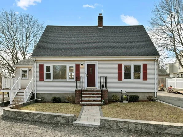 11 Bunker St, Hyde Park, MA 02136