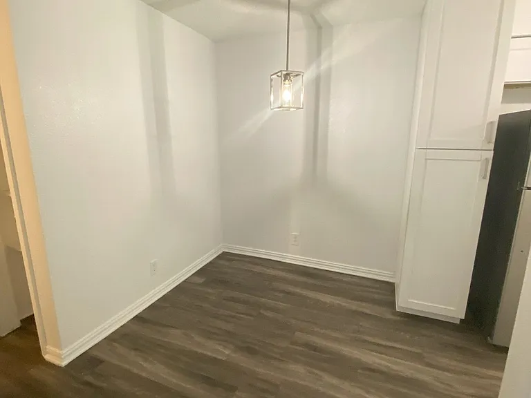 St. Edwards Place Apartments — Photo 11