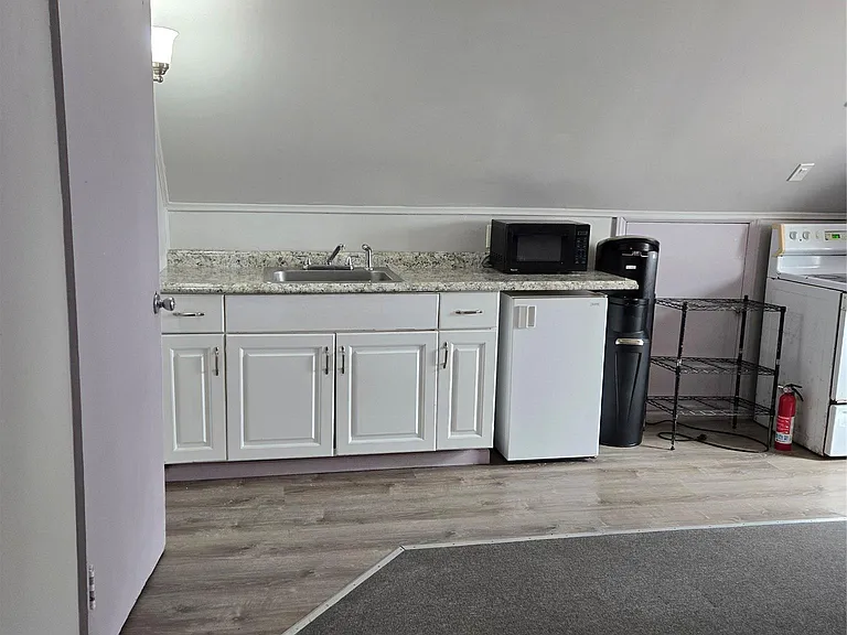 717 Henry St #2 — Photo 6