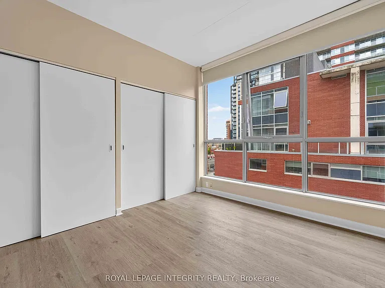 180 York St #909 — Photo 17