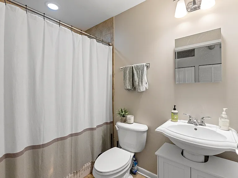 1225 W Morse Ave #304 — Photo 11