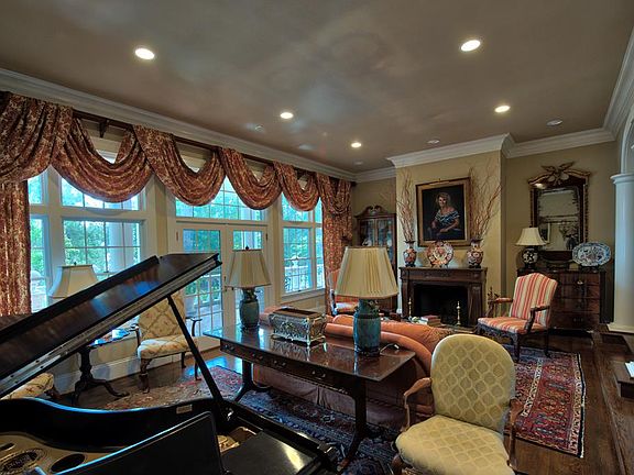 4th image of 107 Cherry Hills Dr
