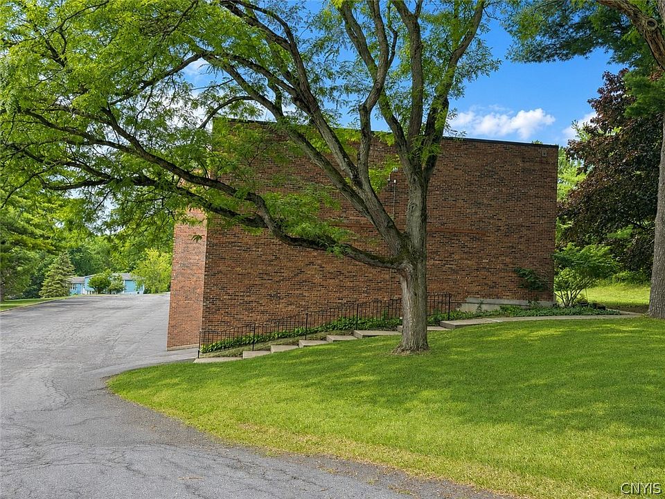 2nd image of 40 Chestnut Hls