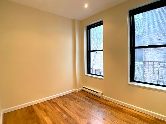 3rd image of 932 Amsterdam Ave #4RR