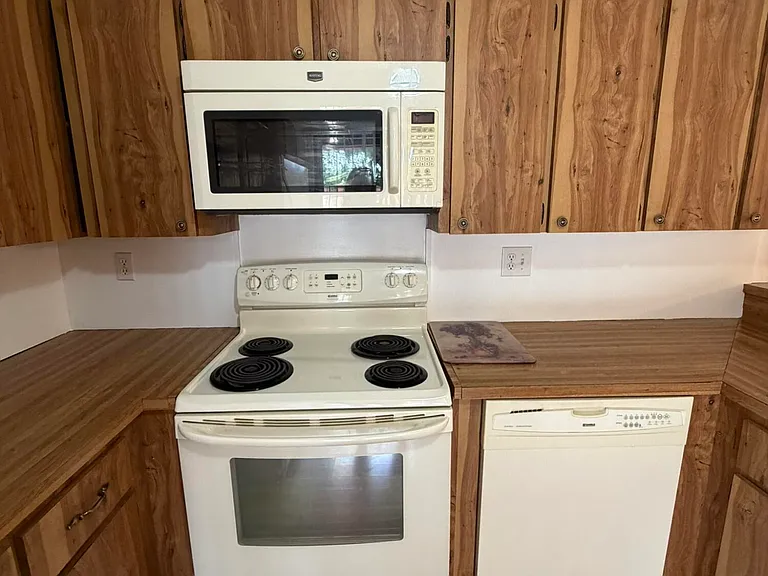 2201 SW 28th St #50 — Photo 8