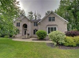 1518 Glen Lyon Dr, Westlake, OH