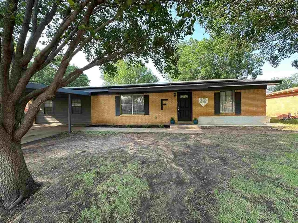 1310 Mary Dr, Iowa Park, TX 76367