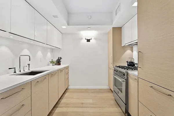 Rented by R New York | media 17