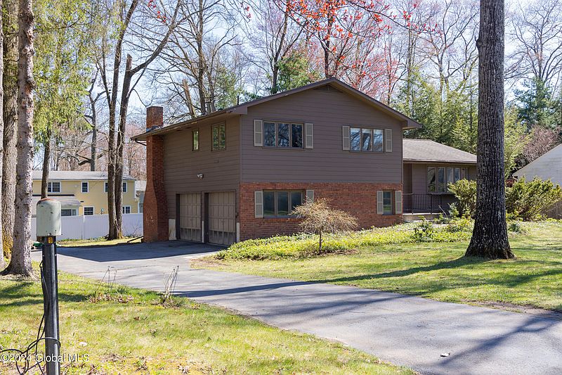 2nd image of 17 Cedarwood Drive
