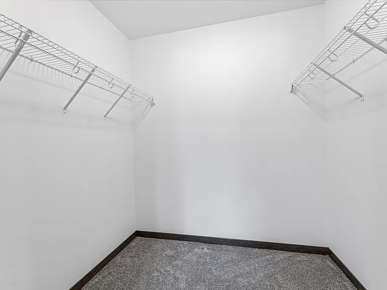 705 Stelting St — Photo 9