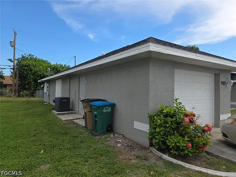 910 Cape Coral Pkwy W — Photo 2