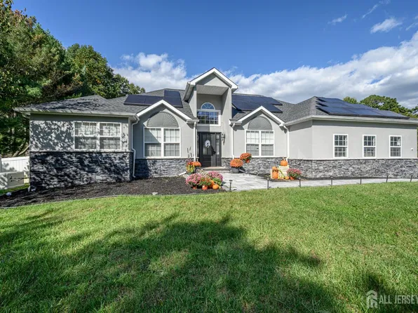 14 Lauren Ln, New Egypt, NJ 08533