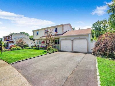 37 Waterford Dr, Wheatley Heights, NY, 11798