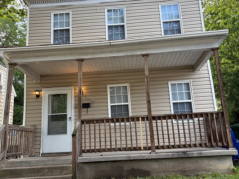 1240 Hampton Ave — Photo 1