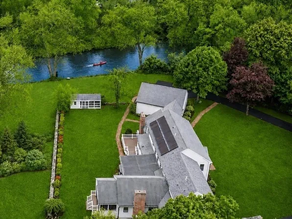127 Lee Dr, Concord, MA 01742