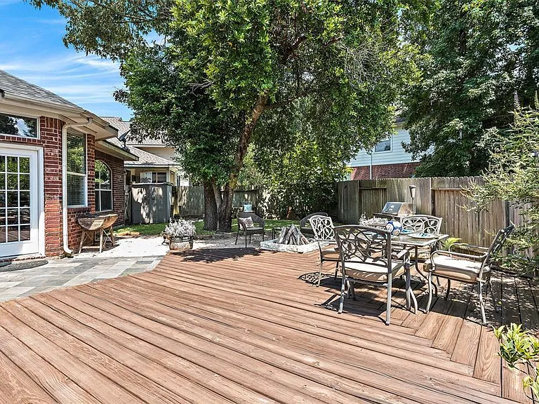 2 Hollow Glen Pl — Photo 32