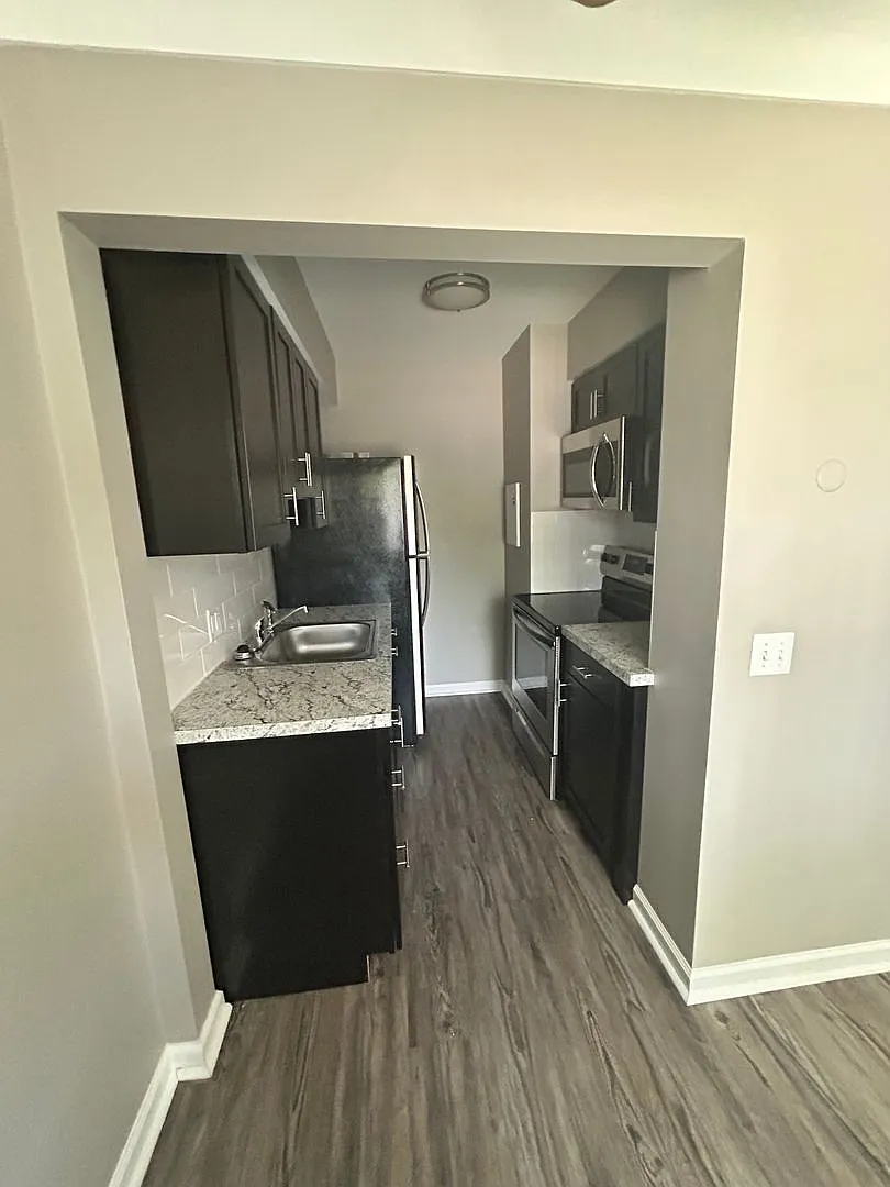 4101 Harvest Ln — Photo 3