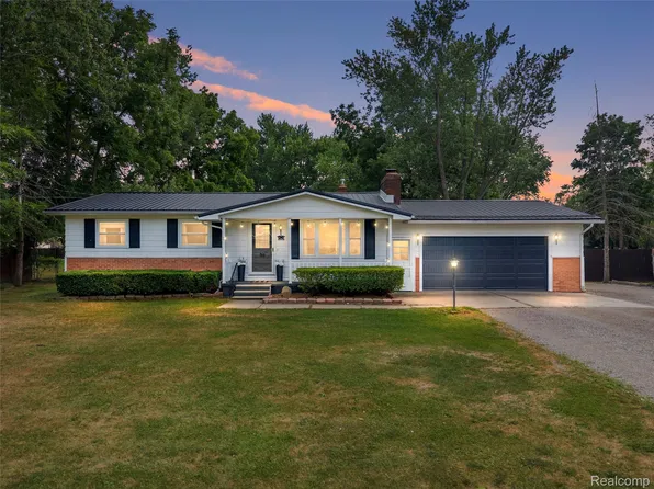 4497 Reid Rd, Swartz Creek, MI 48473