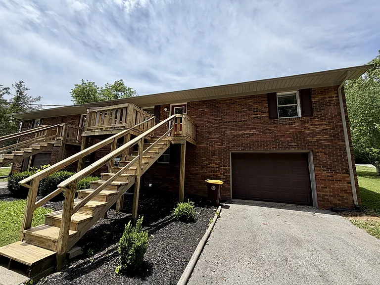 111 Beecher St — Photo 8