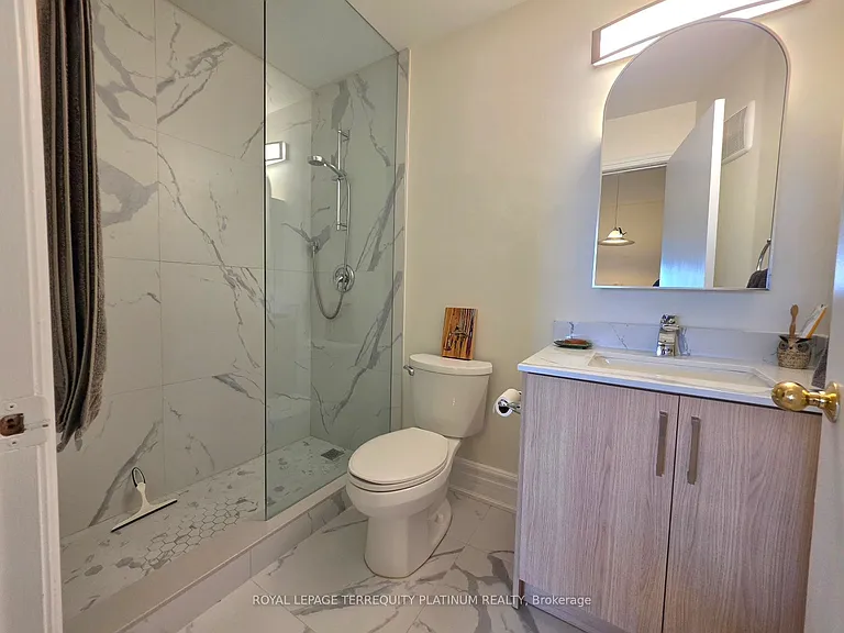 11 Beaconsfield Ave — Photo 15