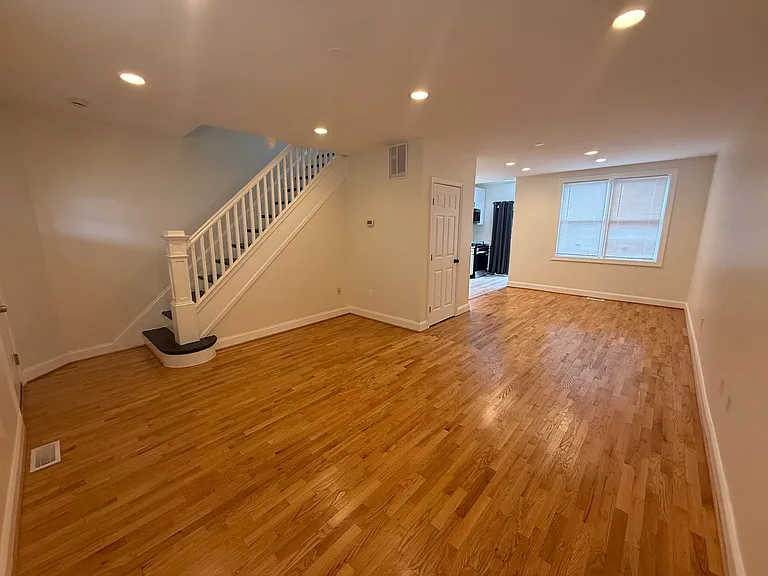 201 Willow Spring Rd — Photo 20