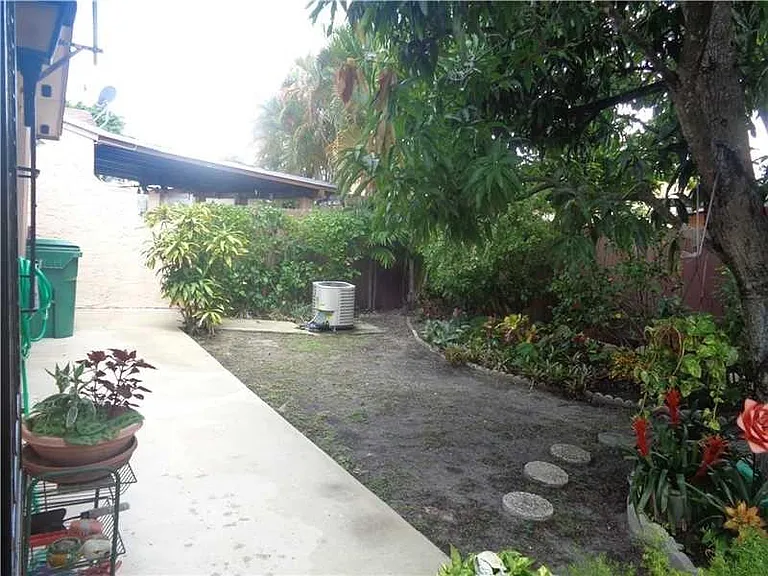 10611 SW 22nd Ln — Photo 21