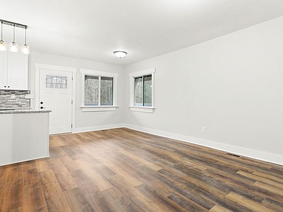 2nd image of 207 Zig Zag Rd