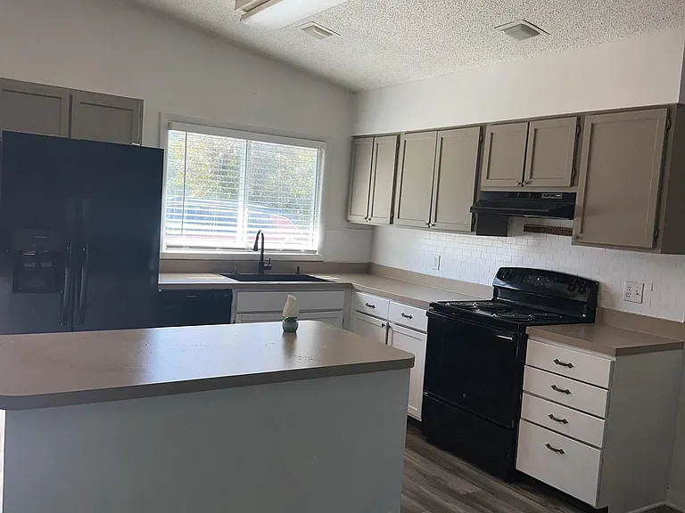 3235 Schilling St — Photo 7