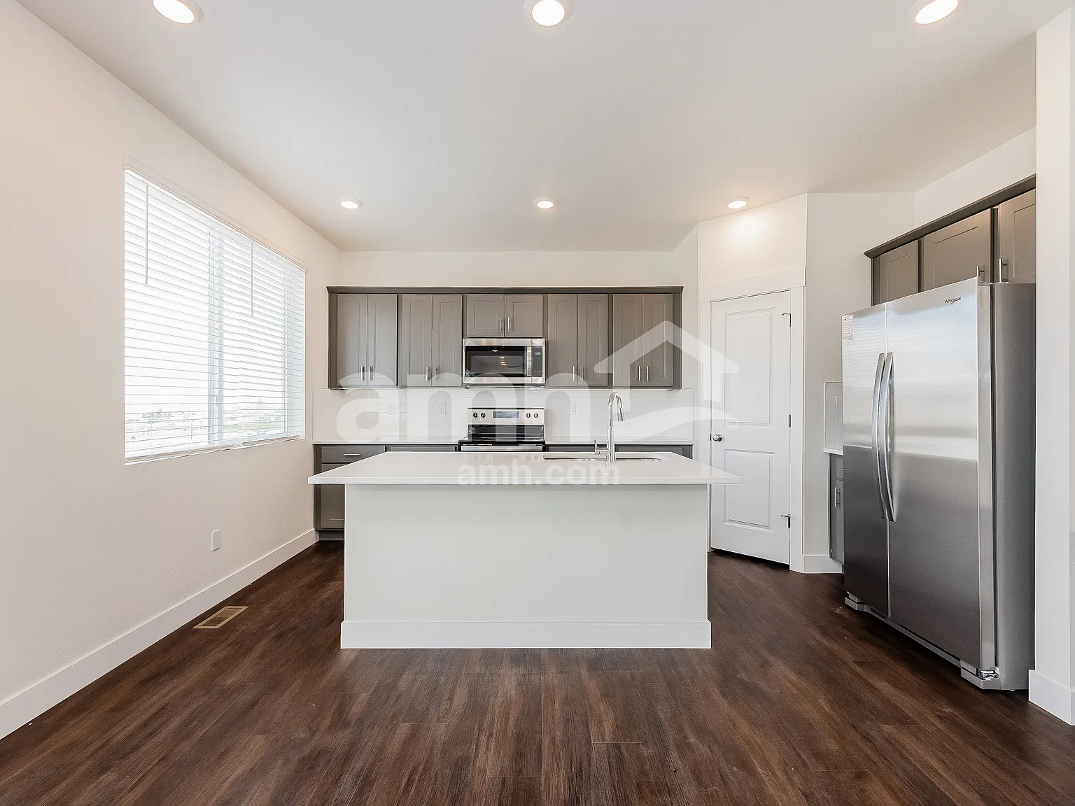 5 bed, 3.5 bath, 2635 sqft, $3,000 — Photo 3