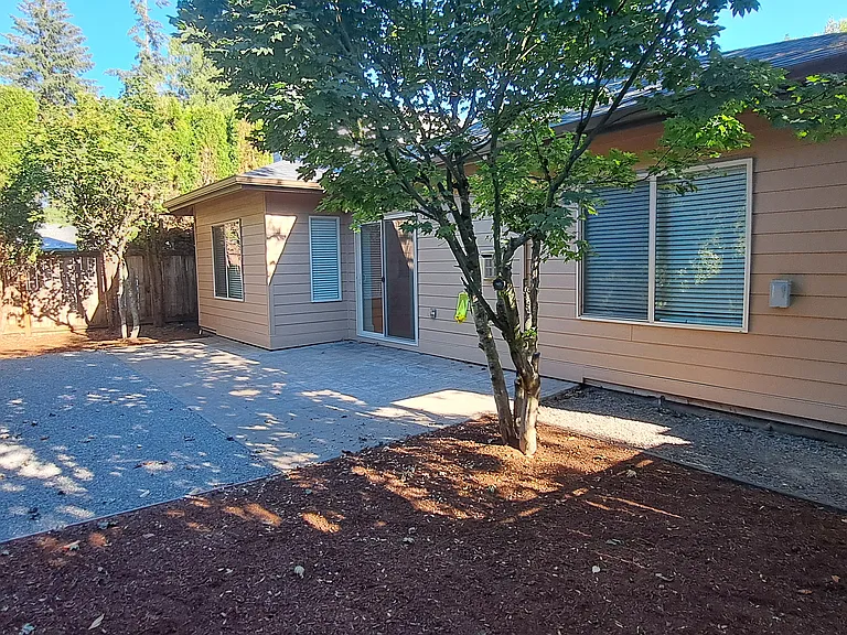 31347 NW Hillcrest St — Photo 9