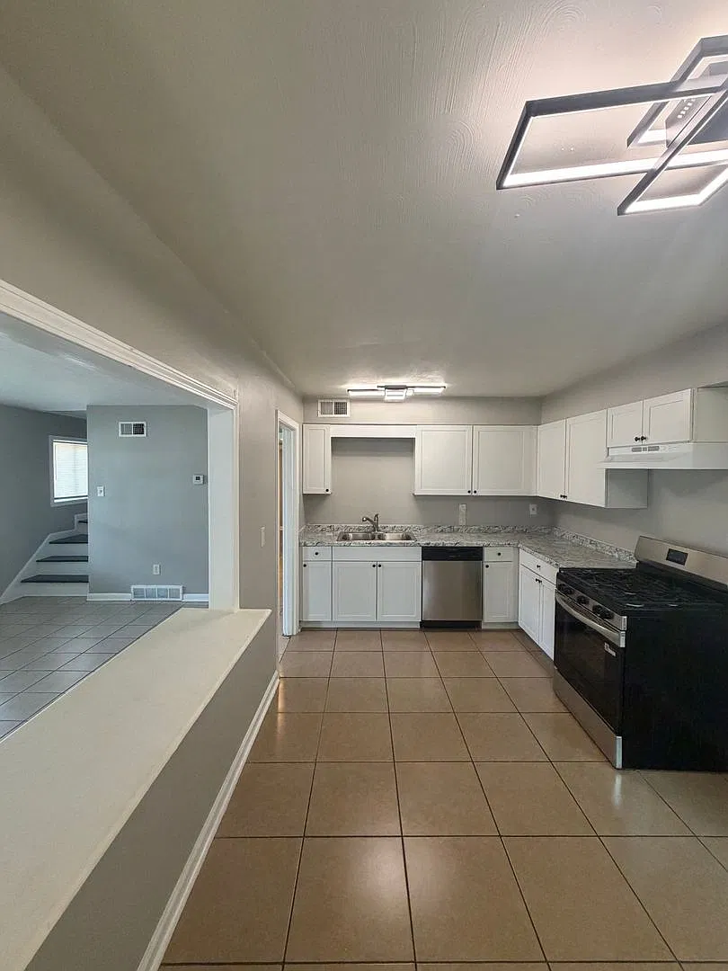 Now Available for Rent 3 bed 2 bath | 4386 Melwood Street, Memphis, TN 38109 — Photo 3
