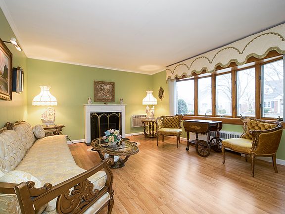 5th image of 104 Lawrence St
