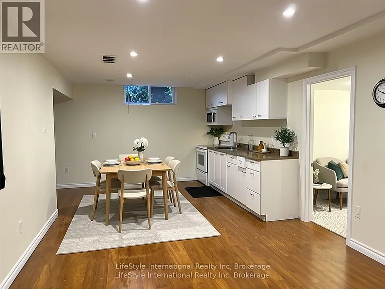 114 Clairfields Dr W #LOWER — Photo 2