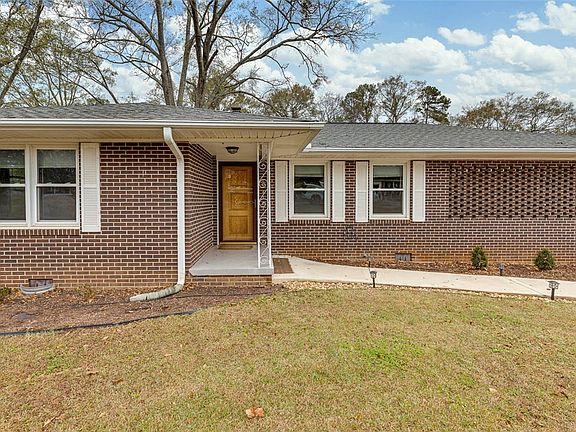 2nd image of 208 Brentwood Cir