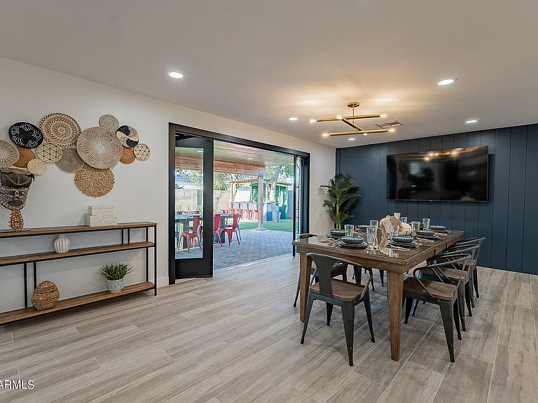 7440 E Cambridge Ave — Photo 2