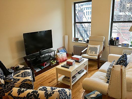 3rd image of 177 8th Ave #41