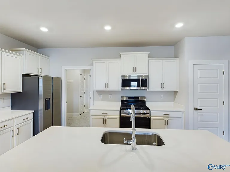 124 Little Britain St — Photo 4