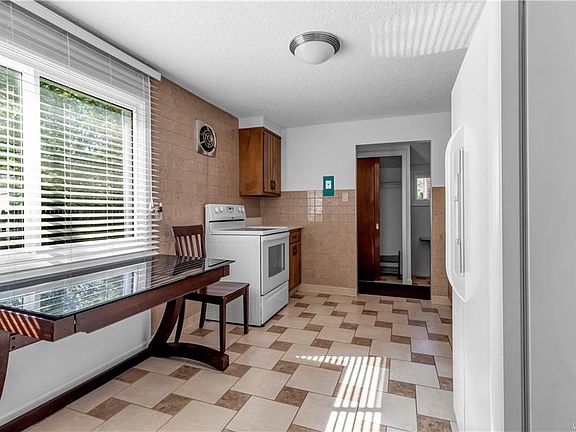 5th image of 290 Wehrle Dr
