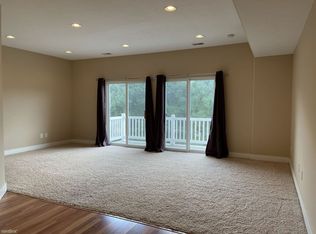 267 S Eastowne Dr, Norton Shores, MI 49441