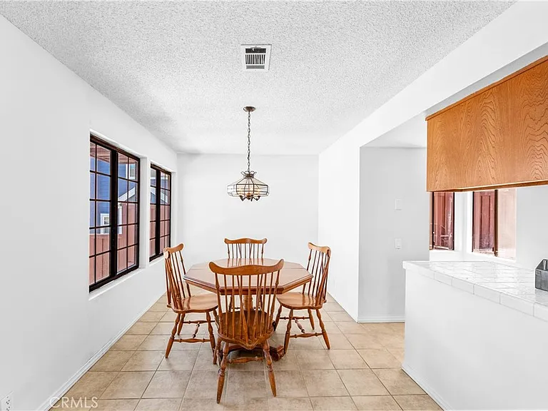1407 Lakeside Ln — Photo 21