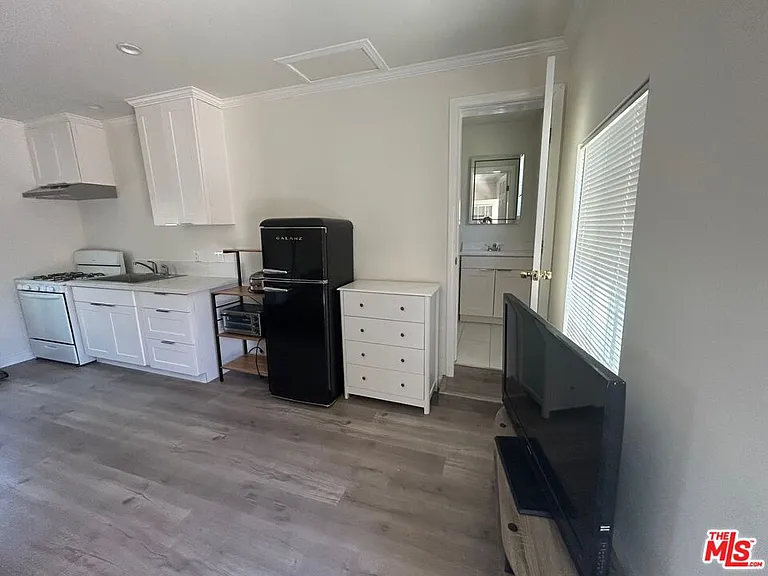 4826 Coolidge Ave #B — Photo 3