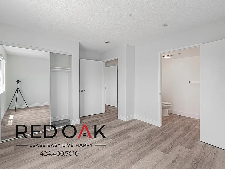 5200 Oakland St #201 — Photo 17