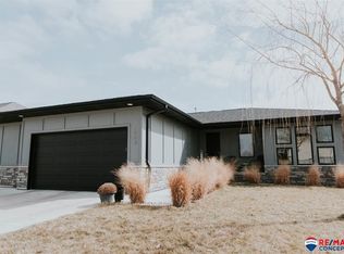 1004 Autumn Rd, Hickman, NE 68372