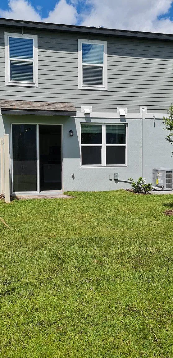 3 bed, 2.5 bath, 1485 sqft, $2,050 — Photo 2