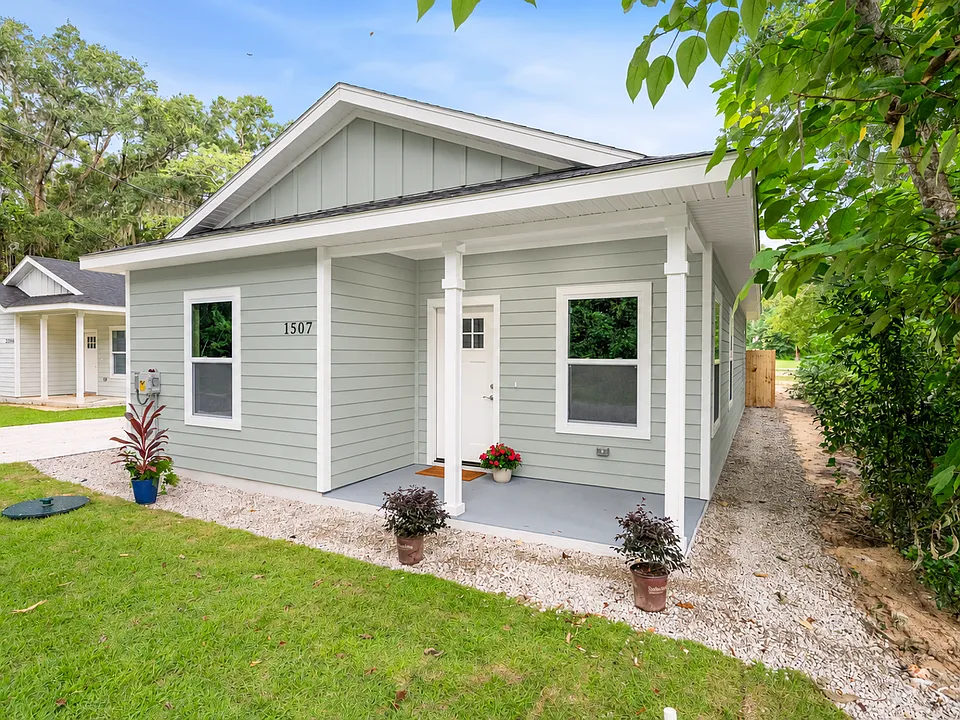 1951 NW 34th Ave
