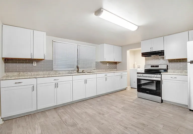 105 Pineland Cir #C — Photo 8