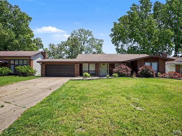 7430 Sir Lords Ln, Hazelwood, MO 63042
