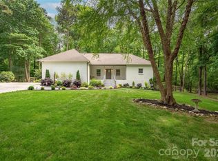 1800 Chestnut Ln, Matthews, NC 28104